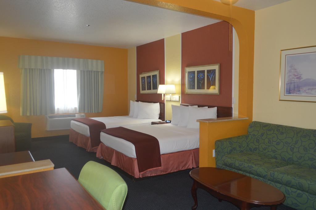 Howard Johnson By Wyndham San Antonio Hotel & Suites Экстерьер фото