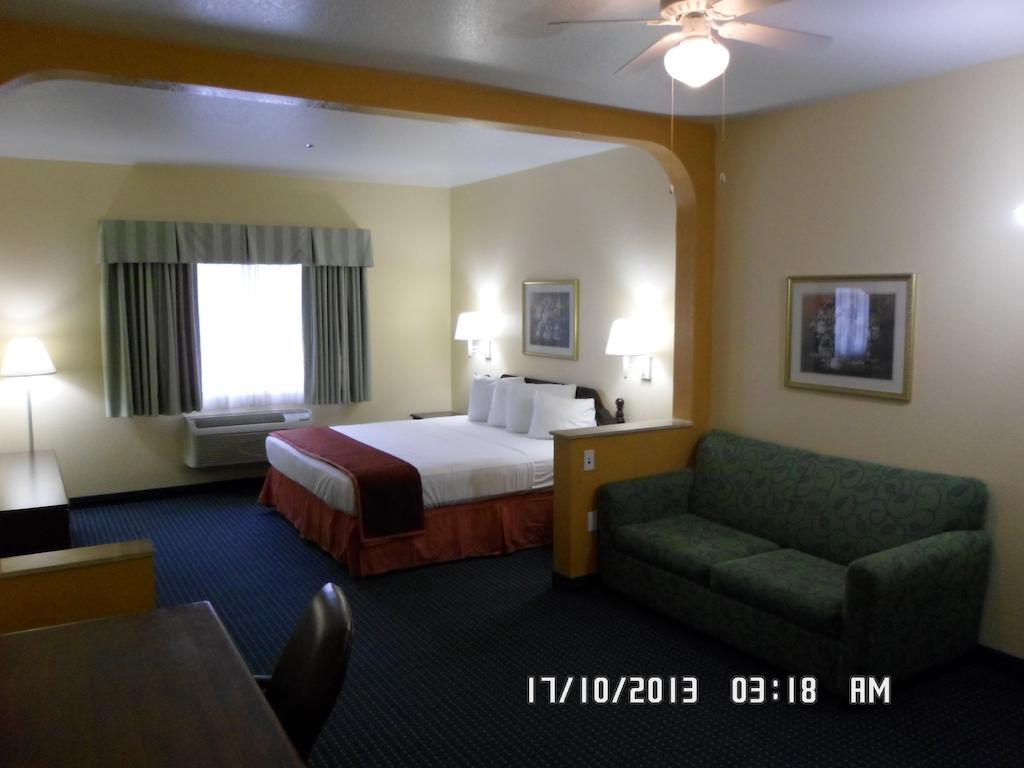 Howard Johnson By Wyndham San Antonio Hotel & Suites Экстерьер фото
