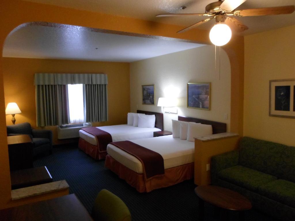 Howard Johnson By Wyndham San Antonio Hotel & Suites Экстерьер фото