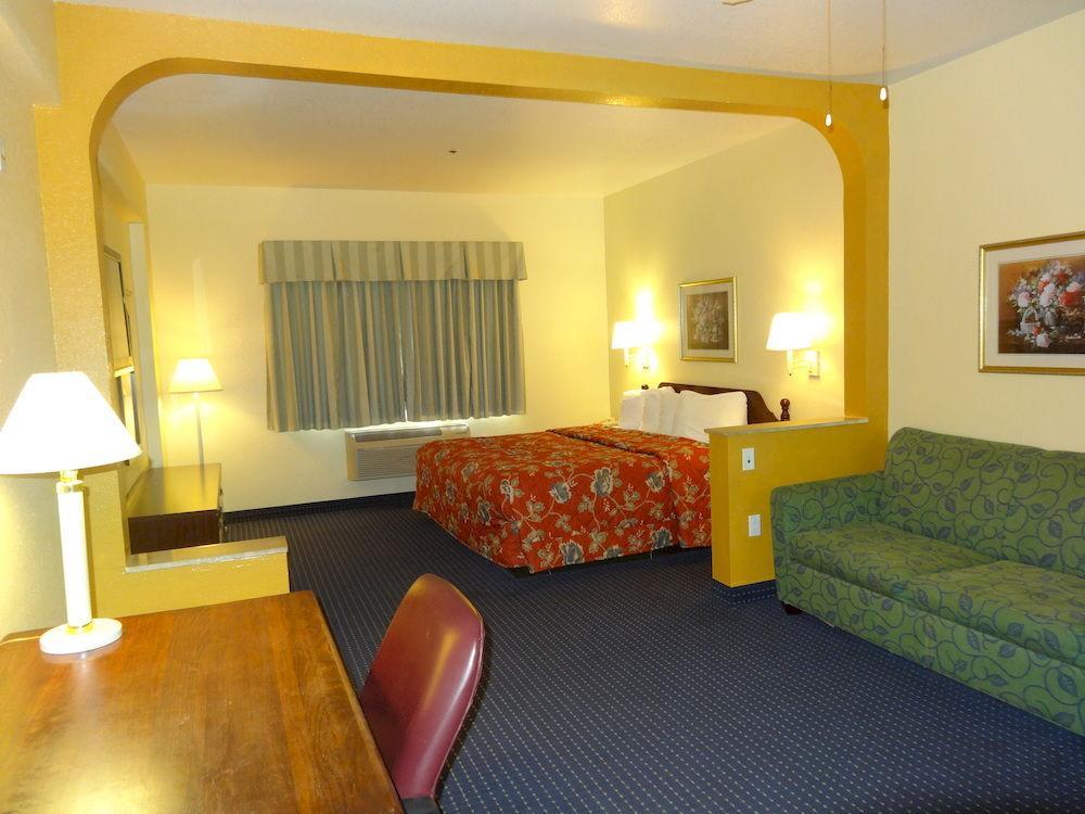 Howard Johnson By Wyndham San Antonio Hotel & Suites Экстерьер фото
