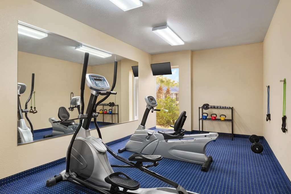 Howard Johnson By Wyndham San Antonio Hotel & Suites Удобства фото