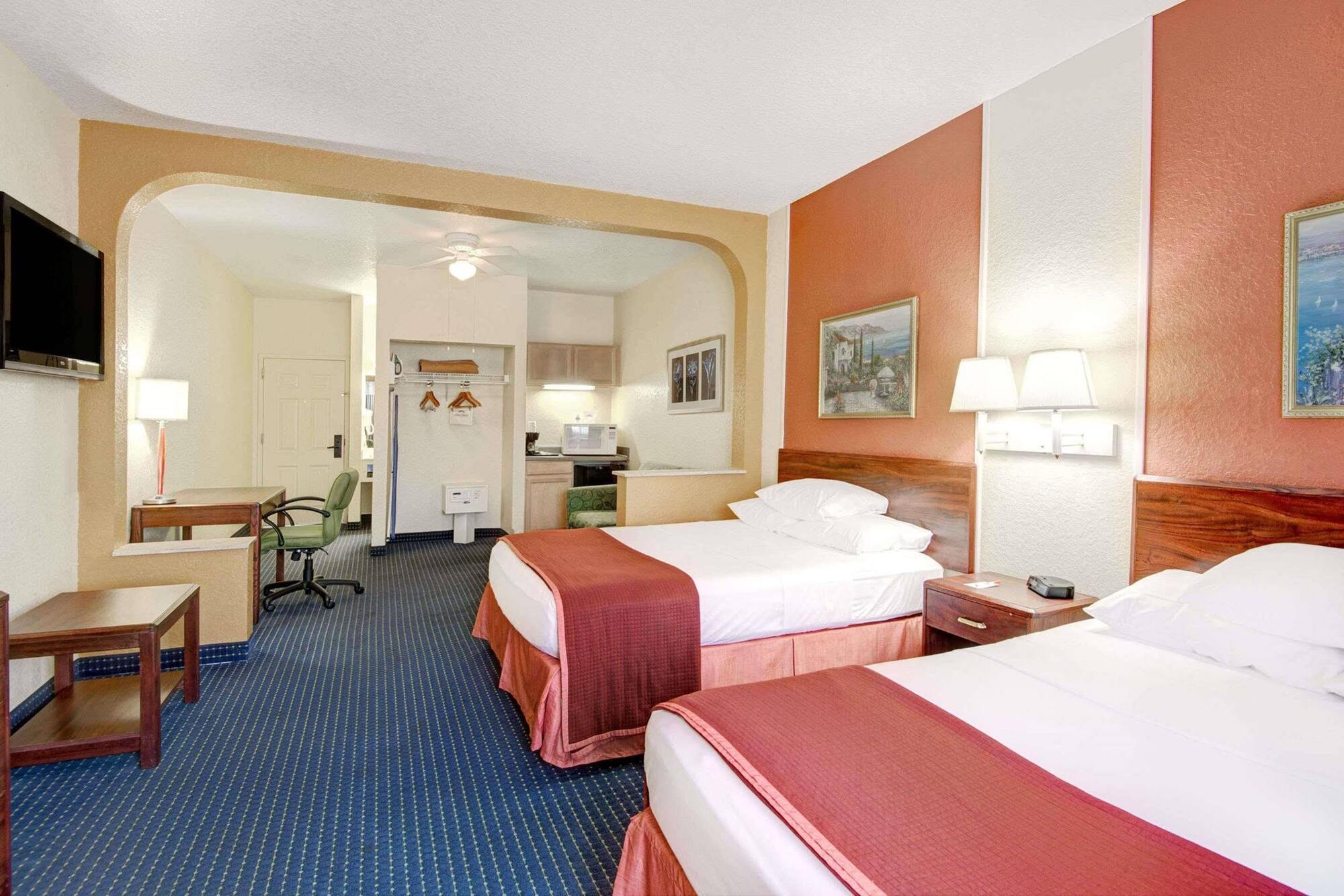 Howard Johnson By Wyndham San Antonio Hotel & Suites Экстерьер фото