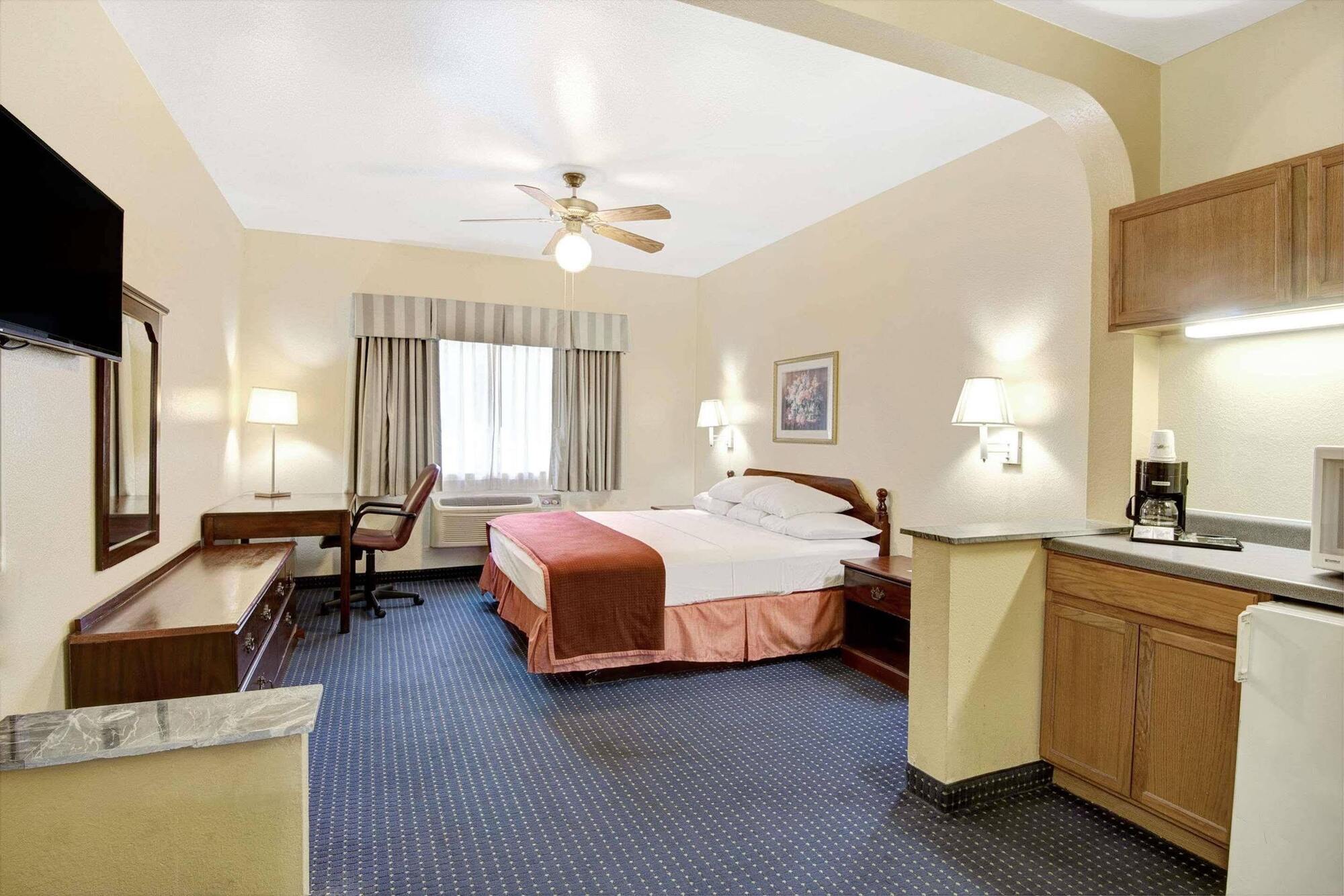 Howard Johnson By Wyndham San Antonio Hotel & Suites Экстерьер фото