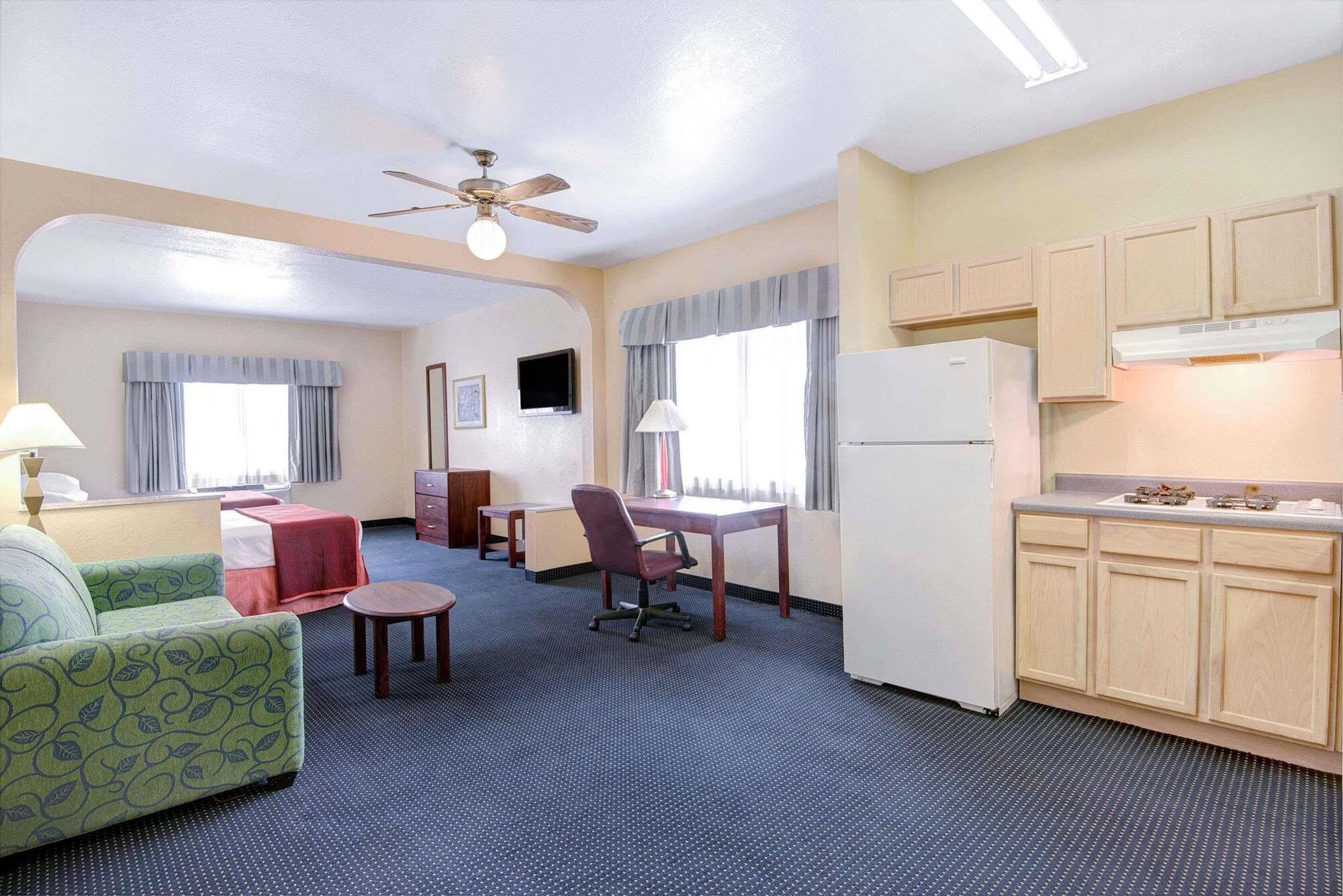 Howard Johnson By Wyndham San Antonio Hotel & Suites Экстерьер фото
