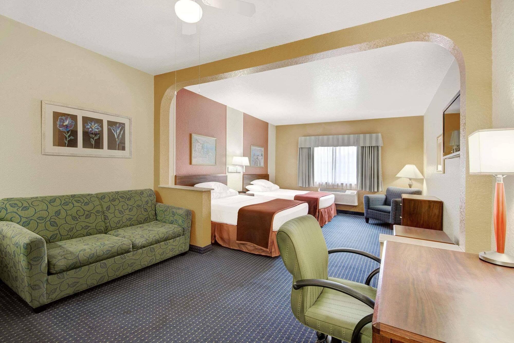 Howard Johnson By Wyndham San Antonio Hotel & Suites Экстерьер фото
