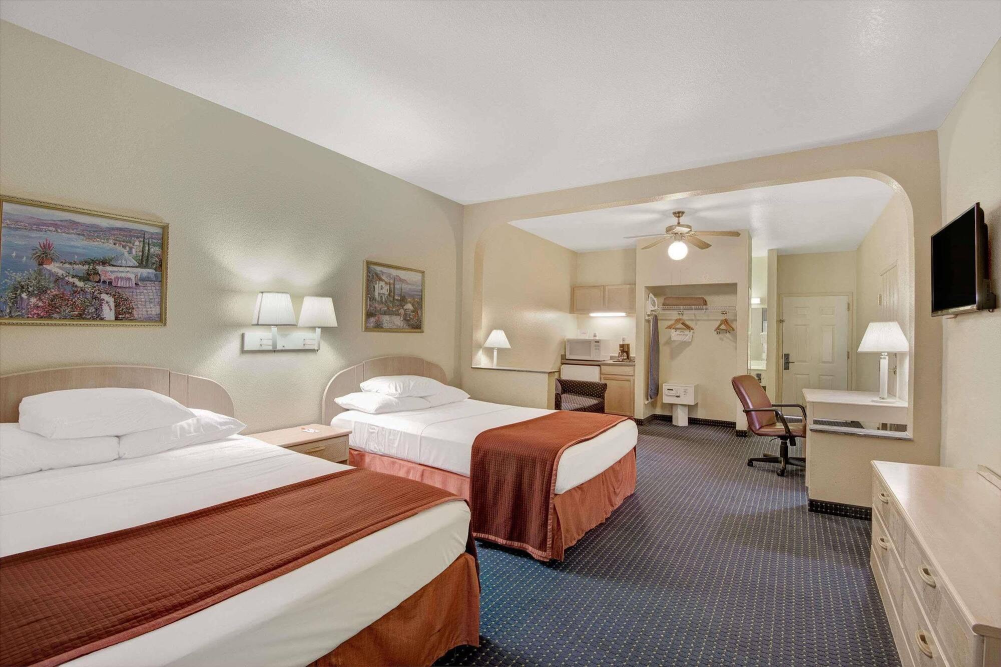 Howard Johnson By Wyndham San Antonio Hotel & Suites Экстерьер фото