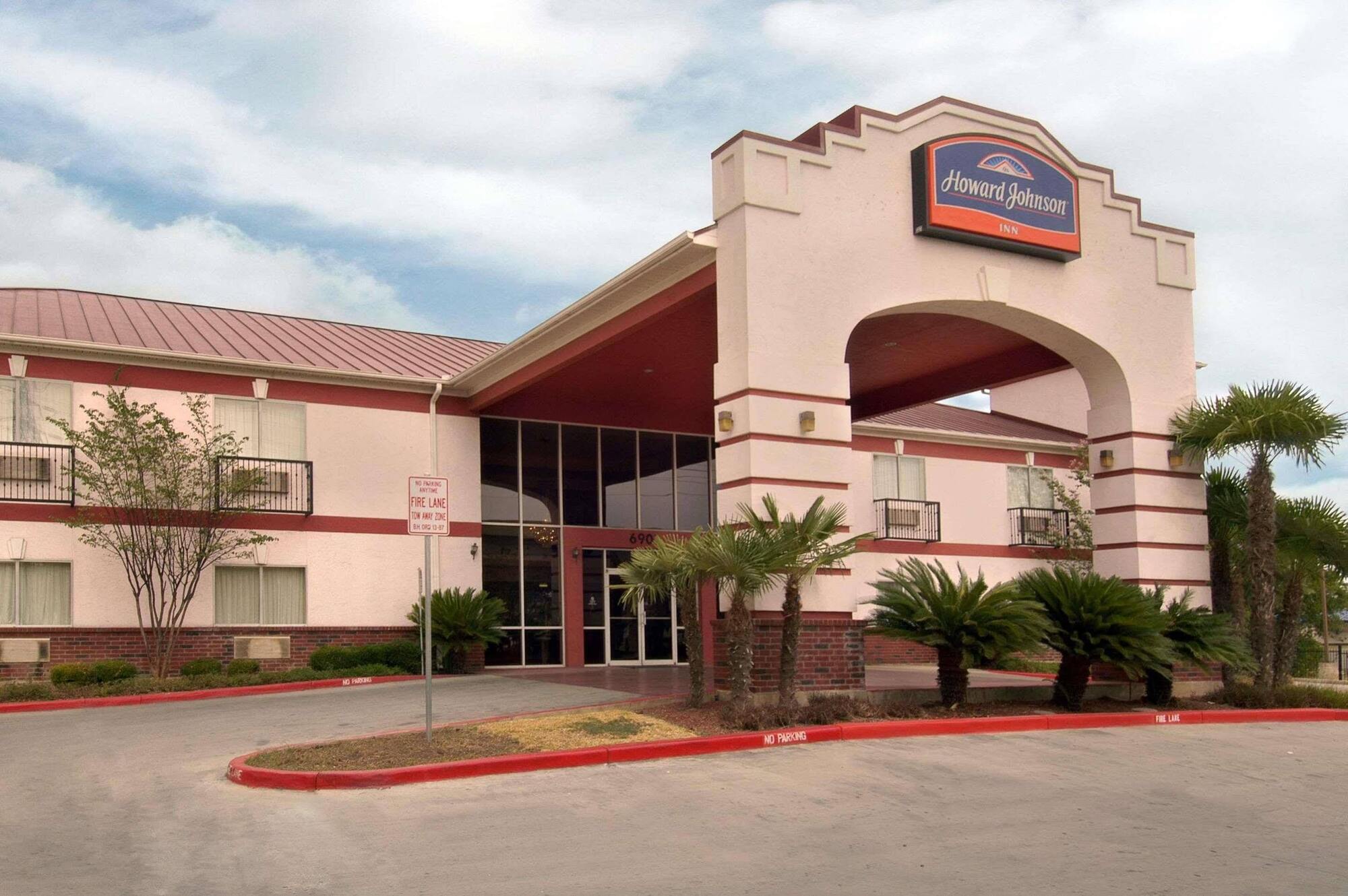 Howard Johnson By Wyndham San Antonio Hotel & Suites Экстерьер фото